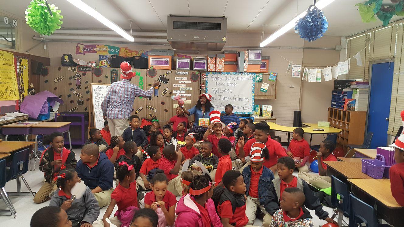 Cat In The Hat with classroom of children on reading